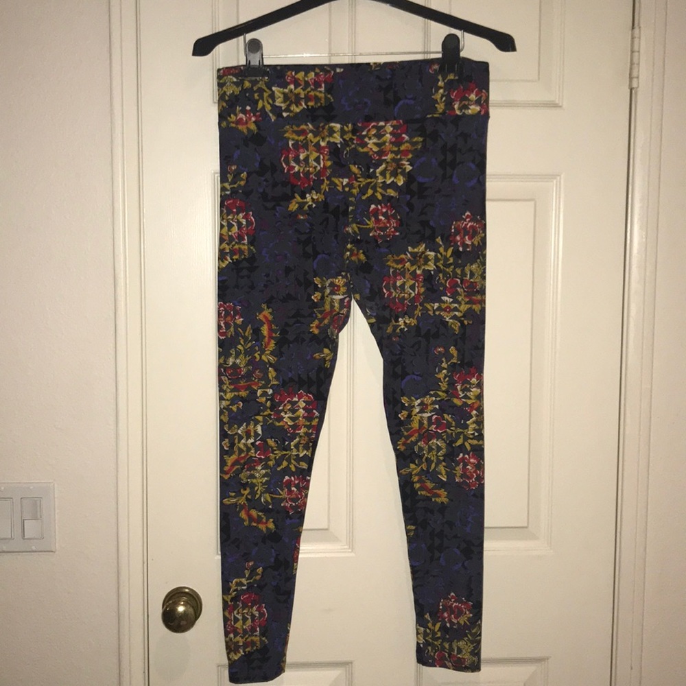 LuLaRoe Geometric Tall & Curvy Leggings